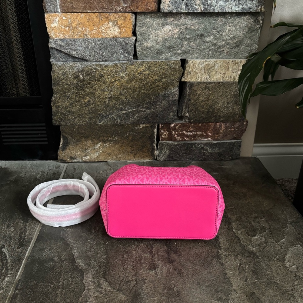 Michael Kors Pratt Small Logo Bucket Crossbody Shoulder Bag - Picture 6 of 16